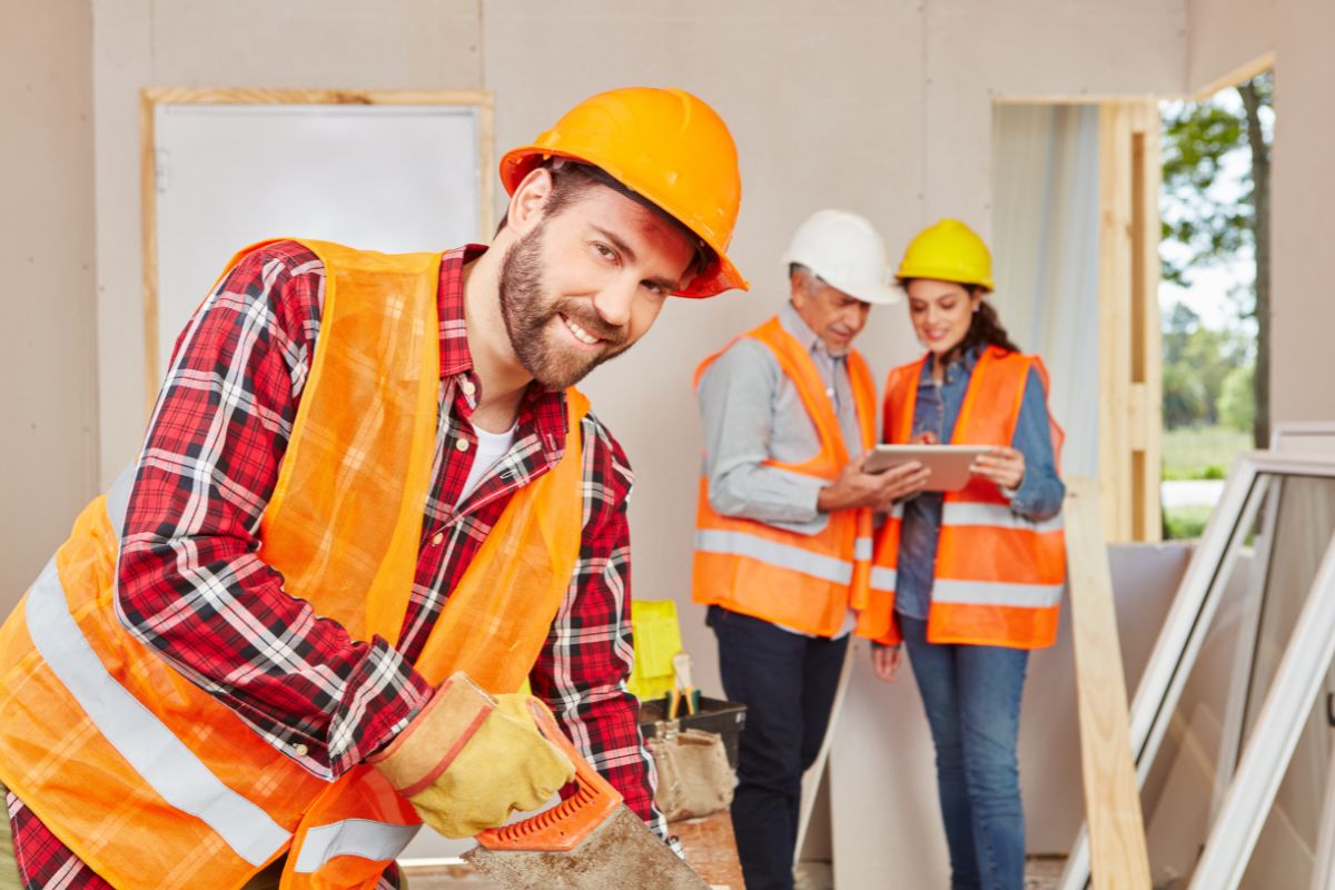 Comment réussir ses travaux de rénovation sans se faire arnaquer par les artisans ?