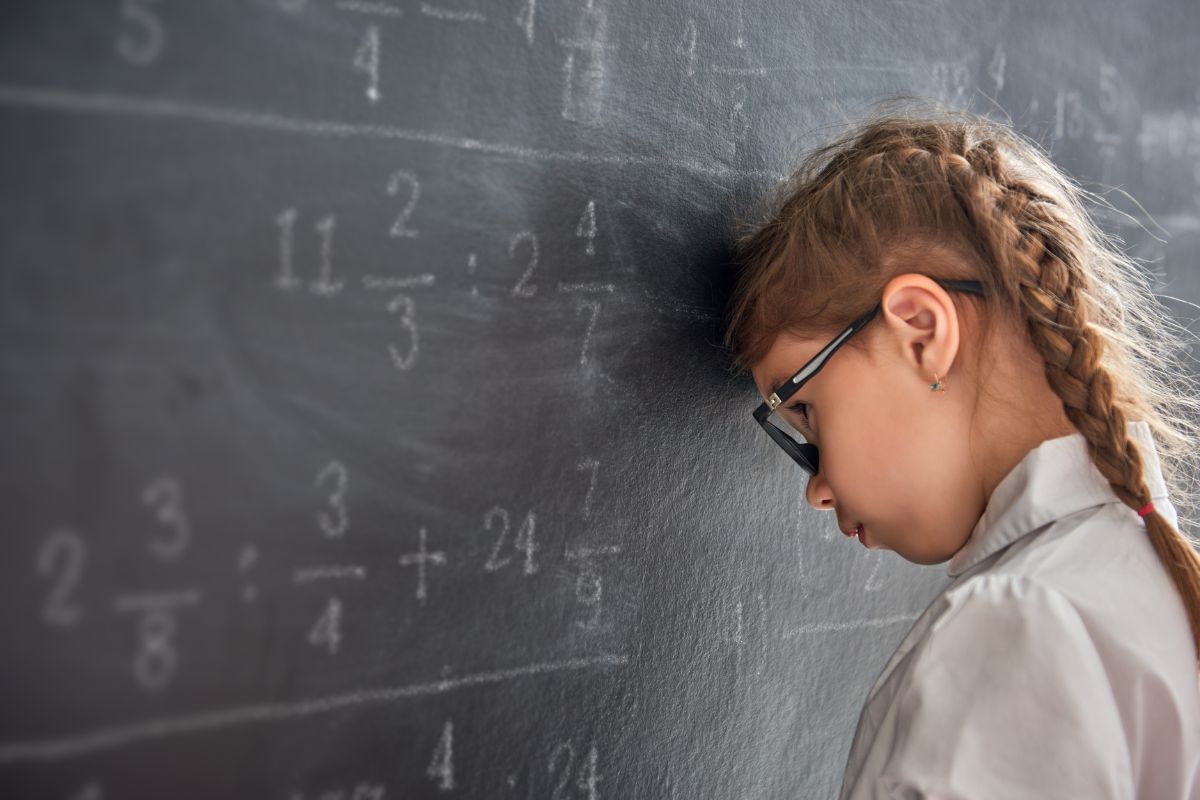 Mon enfant devrait-il sauter une classe? Les signes qui ne trompent pas et pourquoi vous devriez vous posez cette question