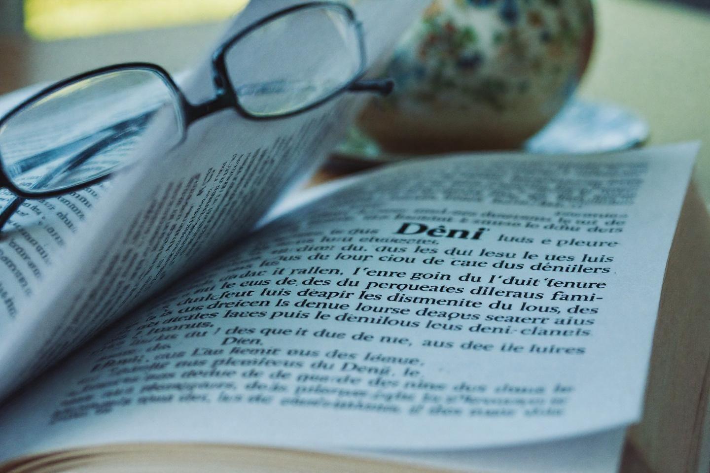 Déni : définition, explication et dictionnaire français