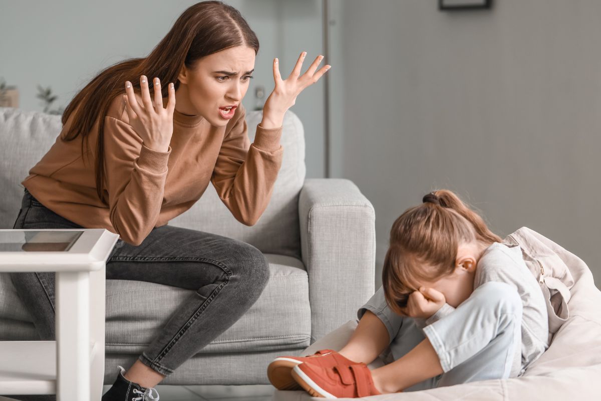 Jeunes Parents : Votre enfant vous manipule-t-il en silence ?