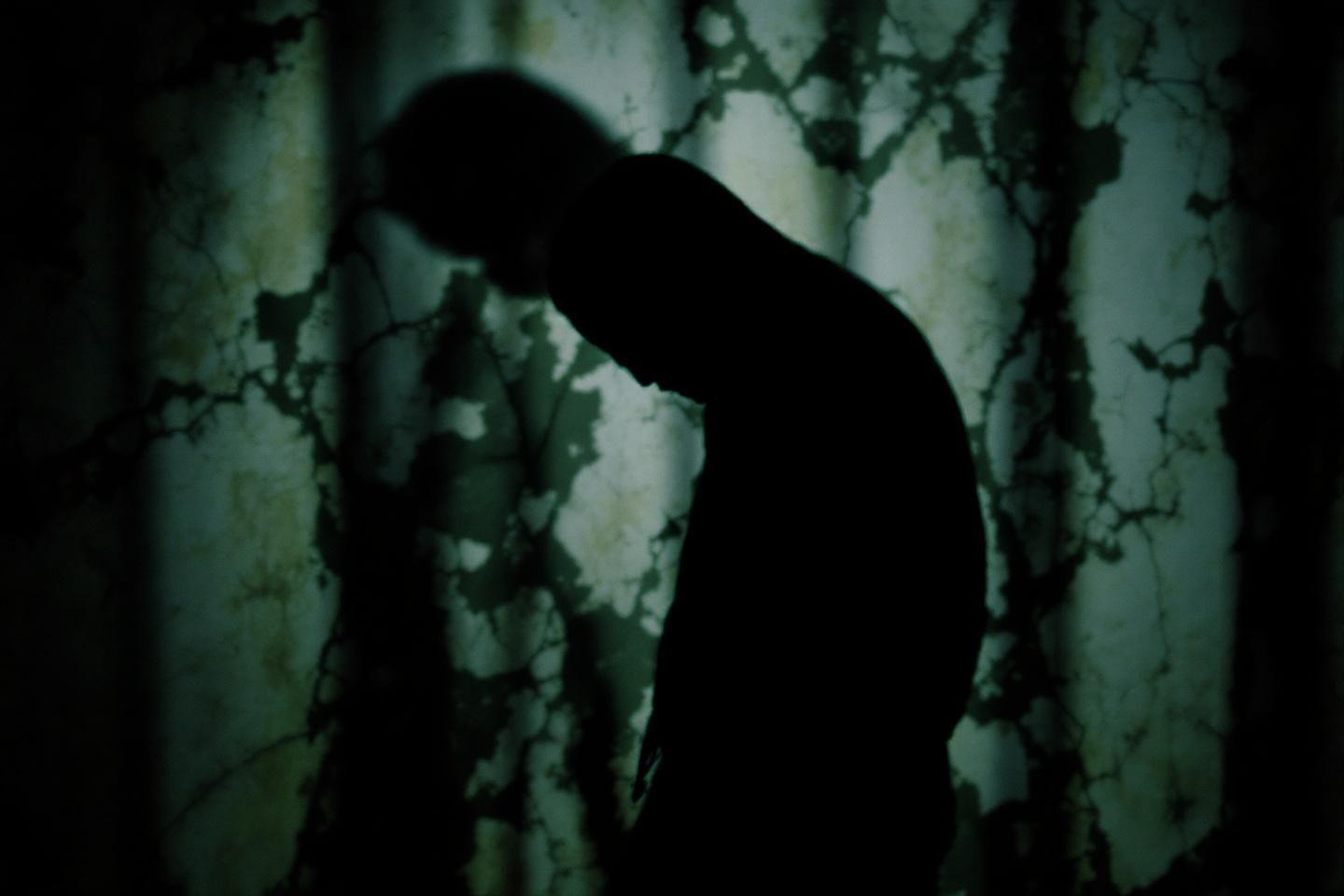 Le silence, une arme redoutable qui punit et fait souffrir