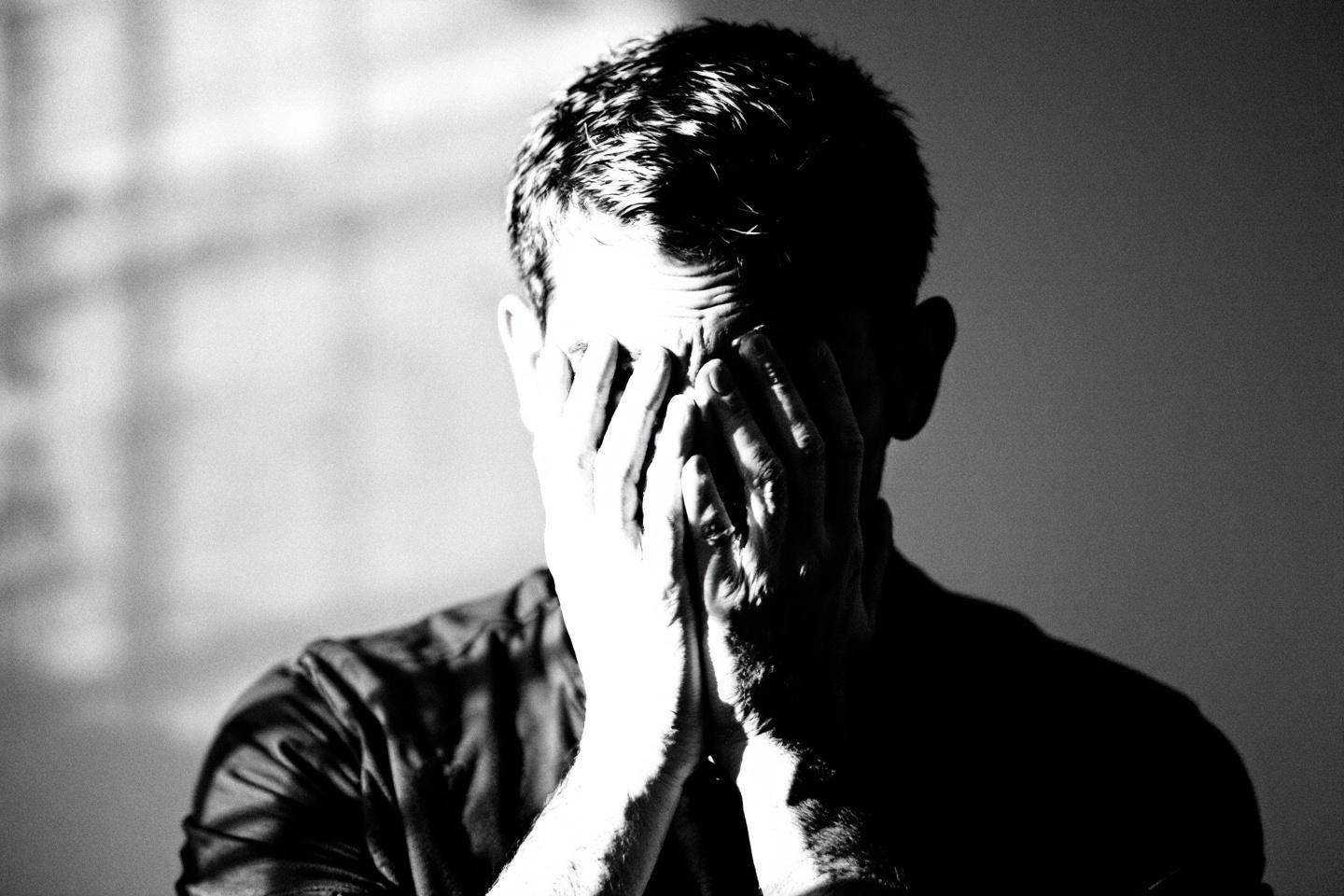 Trauma bonding : comprendre l'attachement aux personnes toxiques et rompre le lien traumatique